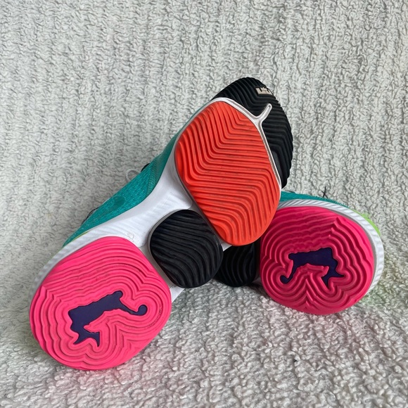 Nike Lebron 16 Air Max - Picture 3 of 5